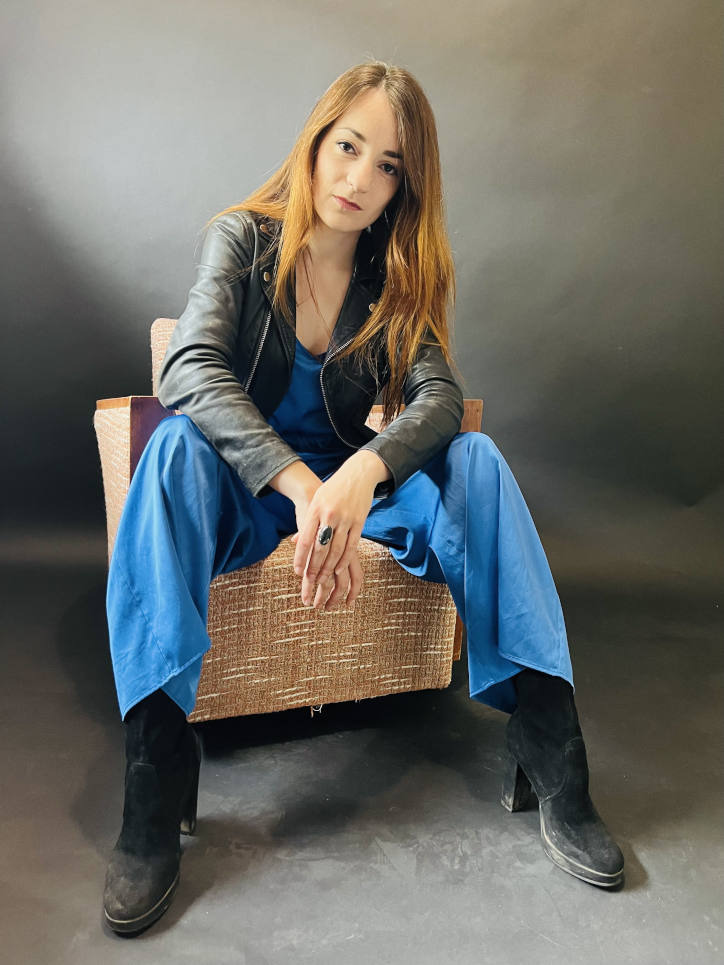 Chanteuse du groupe pop rock annécien R2Rock